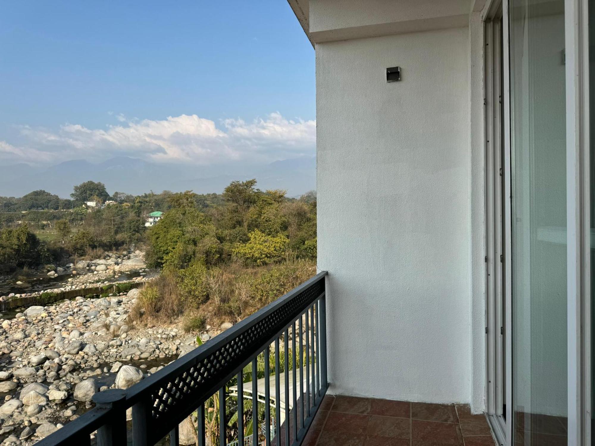Hotel River Retreat Кангра Екстериор снимка